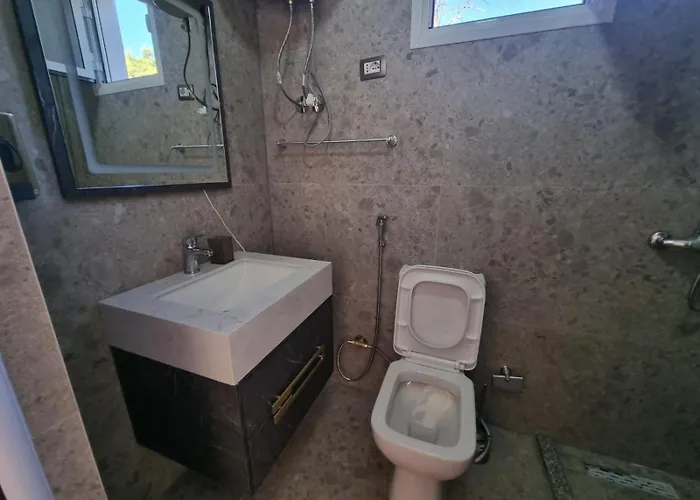 公寓 Dhoma Plazhi Agimi *