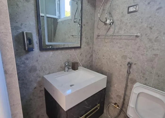 公寓 Dhoma Plazhi Agimi *